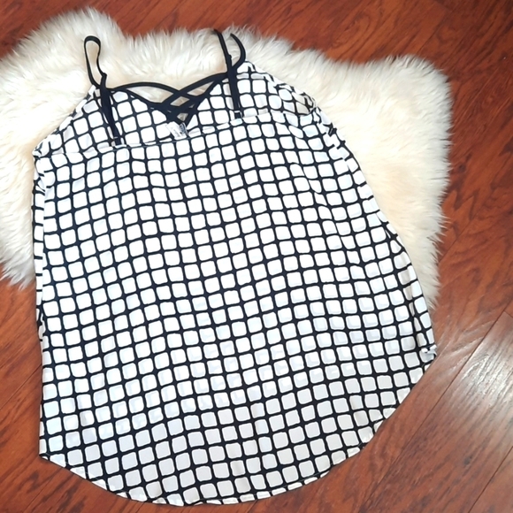 Studio Y Strappy Front Black & White Tank top - Picture 3 of 6